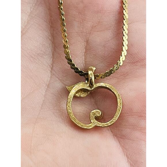 Trifari Necklace With Apple Pendant gold tone red stone ruby looking chain RARE - Picture 10 of 16